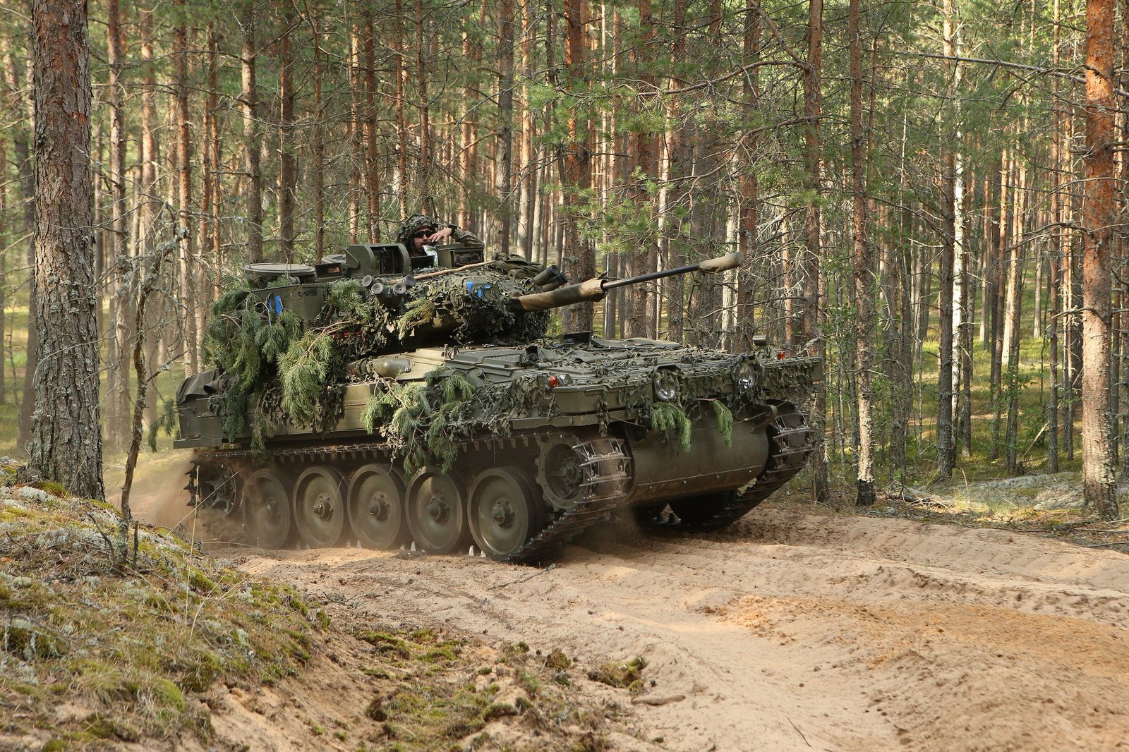 Латвія передасть Україні додаткові бронемашини CVR(T)