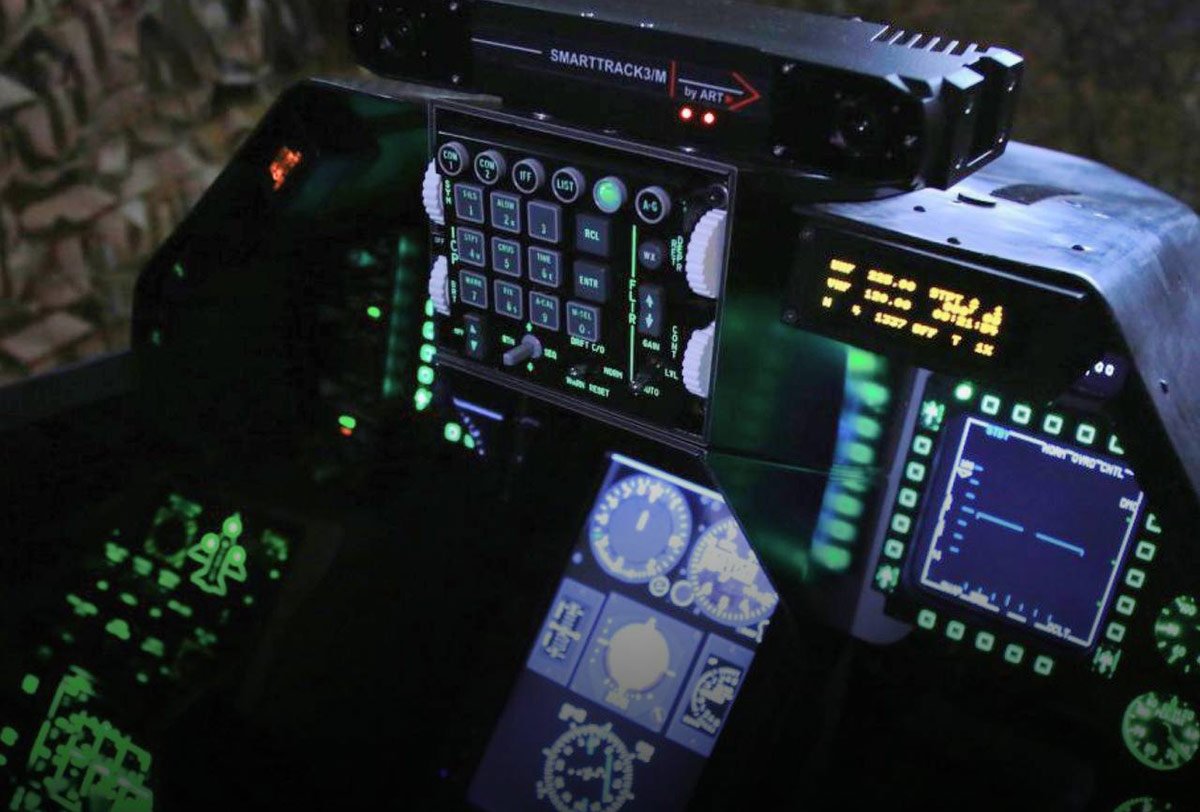 Мобільний тренажер F-16 для підготовки українських пілотів у навчальному центрі
