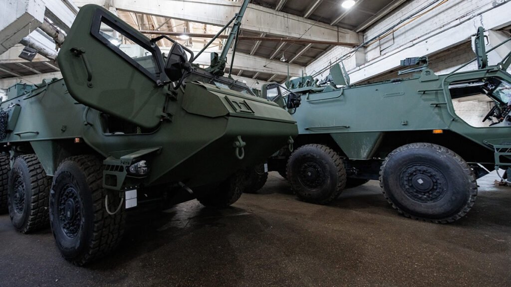 Латвія передала Україні першу партію бронетранспортерів Patria