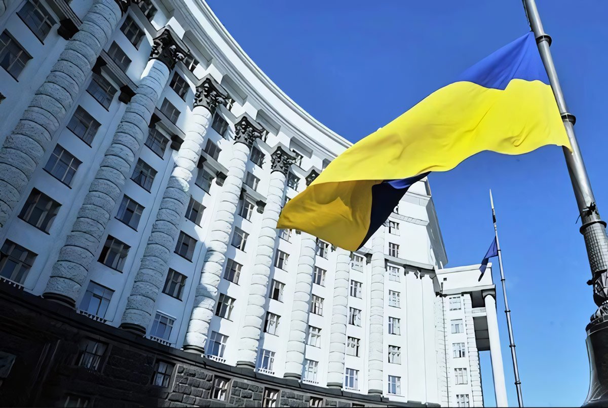 Уряд України оновлює міністерства: об’єднання, перейменування та передача функцій — для ефективного управління соціальною політикою, економікою, оборонною промисловістю та єдністю країни.