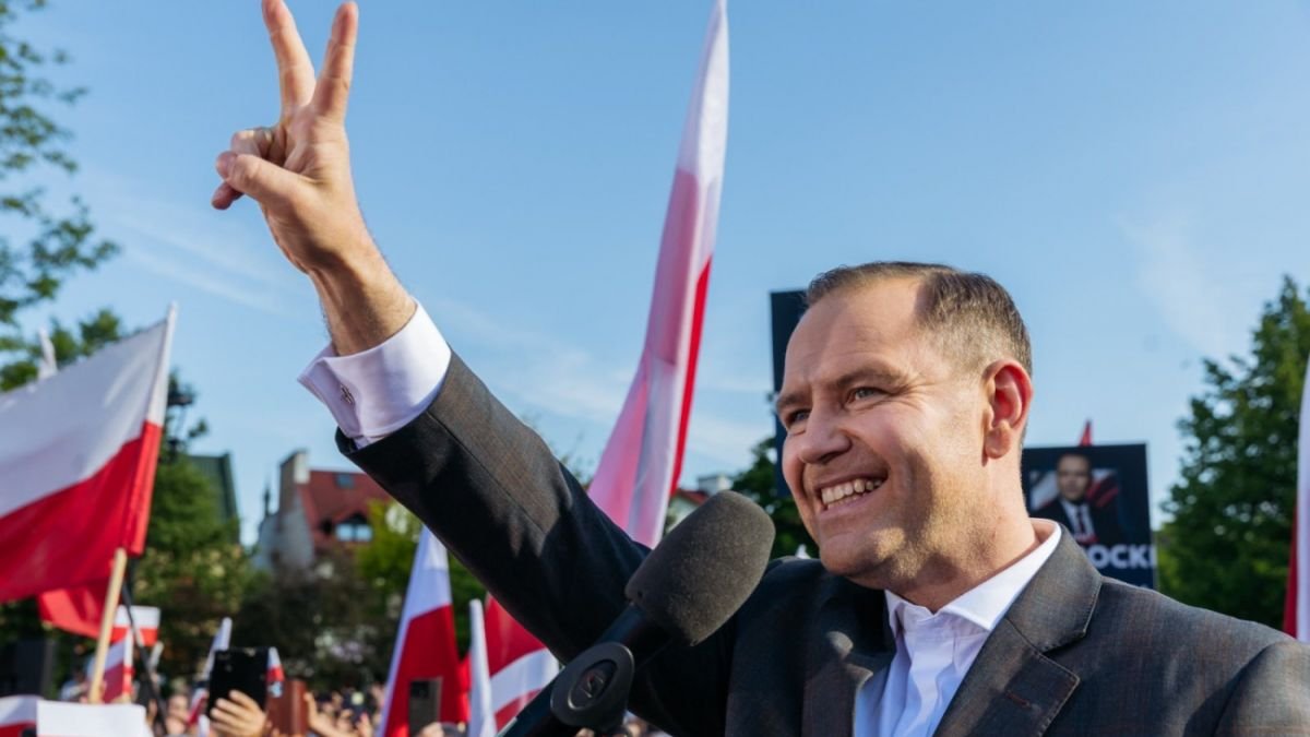 Президент Польщі Кароль Навроцький ветував закон про соцвиплати та безкоштовну медичну допомогу українцям