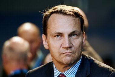 Сікорський: Польща не розриває відносини з РФ, але готує нові кроки на підтримку України
