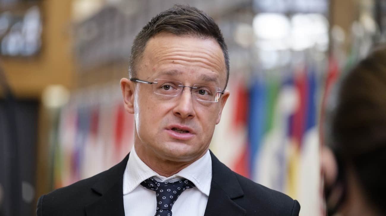 Глава МЗС Угорщини Петер Сіярто заявив, що мирним зусиллям Дональда Трампа заважали українські та європейські лідери.
