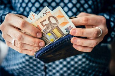 Середня зарплата у країнах ЄС у 2024 році виявилася у 7 разів вищою за українську