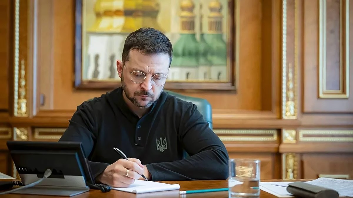 Президент Зеленський підписав закон про визнання депортованих українців і надання компенсацій — понад 700 тис. людей отримають право на повернення майна та грошову допомогу.
